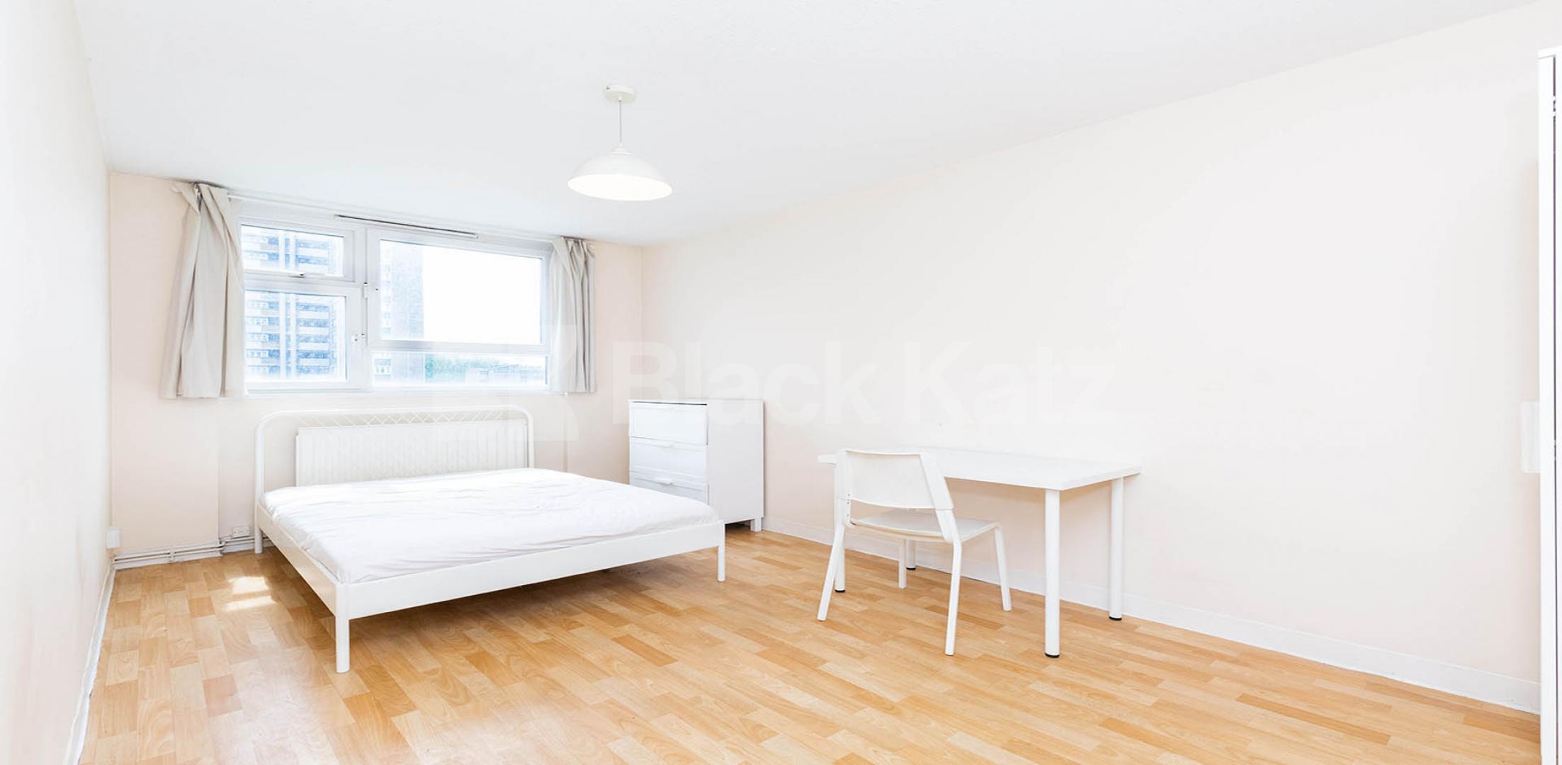 			PERFECT FOR 4 SHARERS!, 4 Bedroom, 1 bath, 1 reception Apartment			 Pickard Street EC1V, ANGEL-CLERKENWELL-OLD STREET